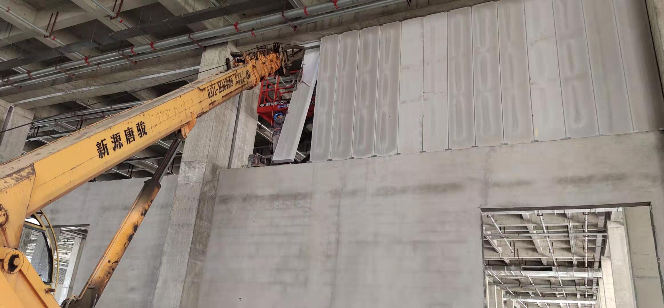 蒸壓輕質加氣混凝土隔墻板安裝現場